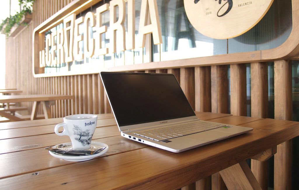 digital nomad laptop in a valencia cafe