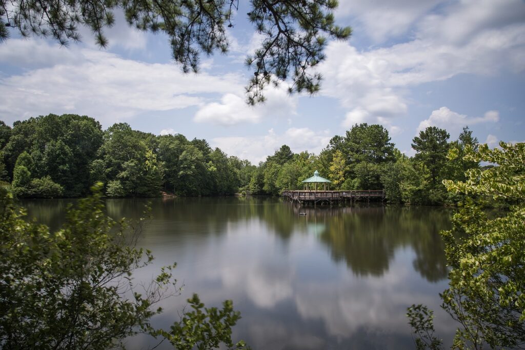 Atlanta GA botanical garden is a romantic place to spend a date
